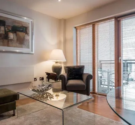 アパート The Chambers, Riverside West