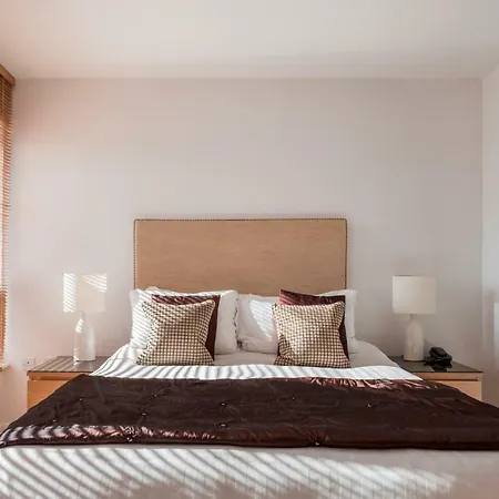 The Chambers, Riverside West アパート